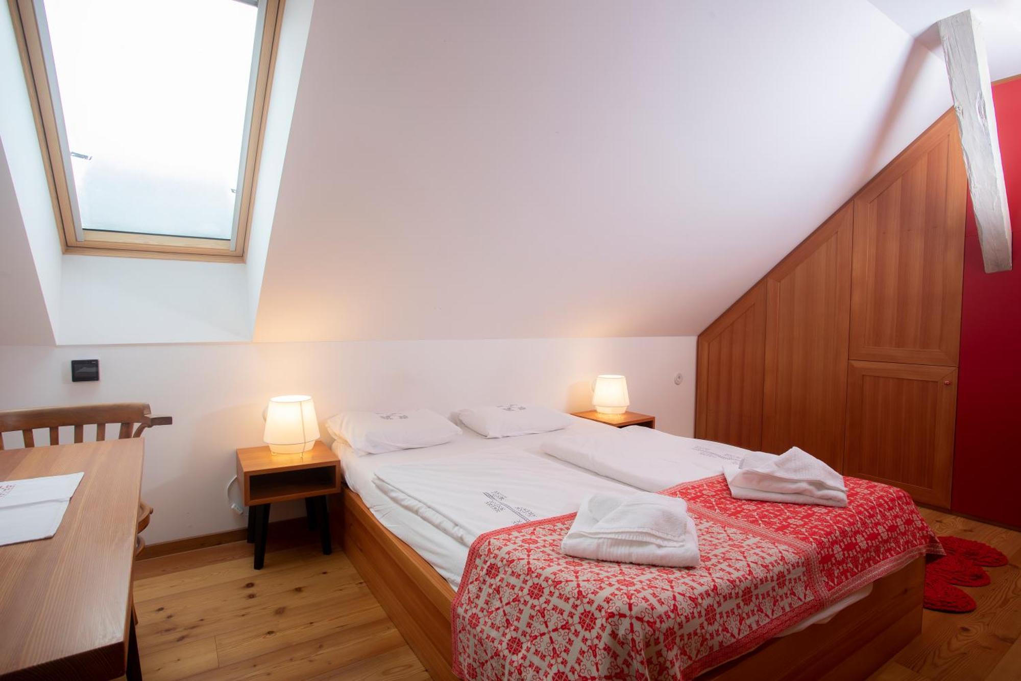 Pr'Gavedarjo Eco Heritage B&B Kranjska Gora Bilik gambar